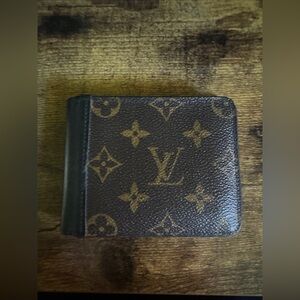 Louis Vuitton Men’s Multiple Wallet